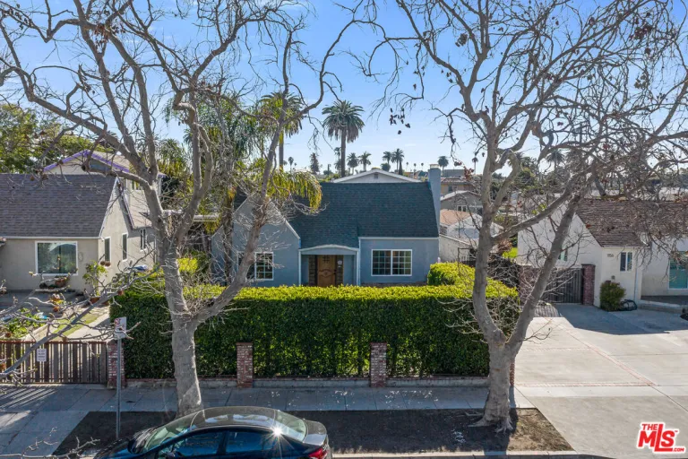 1150 S Lucerne Blvd, Los Angeles, CA 90019 — sold by DMF Realty