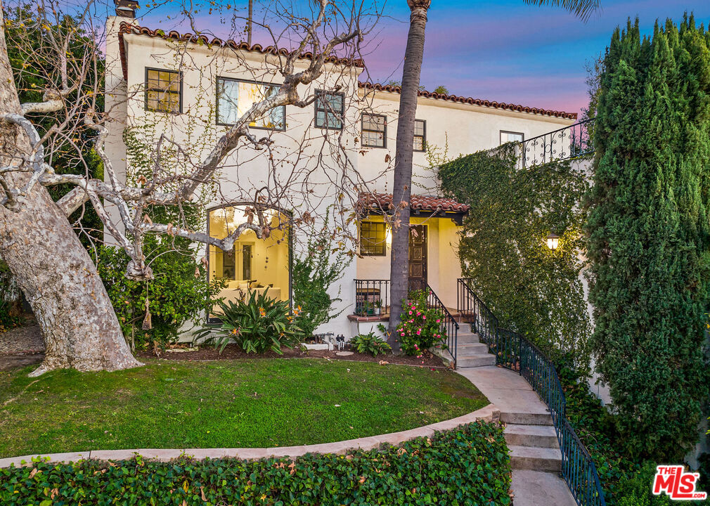 420 S Bentley Ave, Los Angeles, CA 90049 — sold by DMF Realty